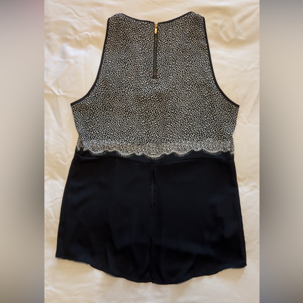 BCBGMaxAzria Women’s Black and White Patterned Top - Picture 2 of 5